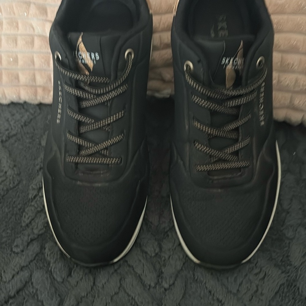 Skechers tennis shoes slide in